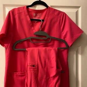 FIGS Hot Pink Casma Three pocket scrub top (med), Yola scrub pants (small)